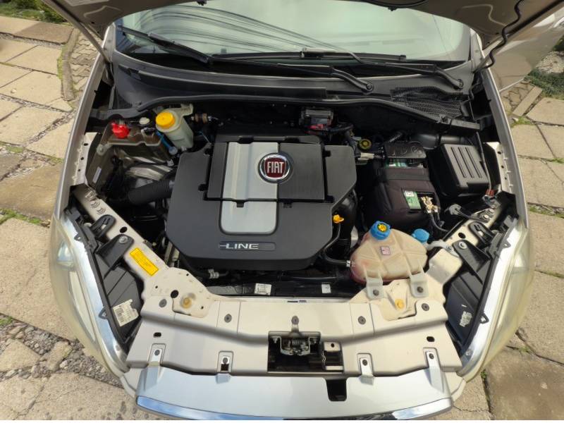 FIAT - LINEA - 2010/2011 - Bege - R$ 29.900,00