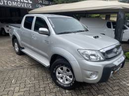 TOYOTA - HILUX - 2010/2010 - Prata - R$ 120.000,00