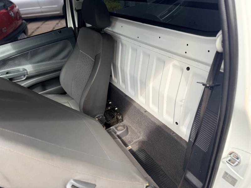 VOLKSWAGEN - SAVEIRO - 2012/2013 - Branca - R$ 46.900,00