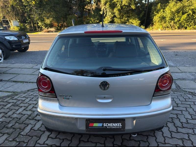 VOLKSWAGEN - POLO - 2010/2011 - Prata - R$ 40.800,00
