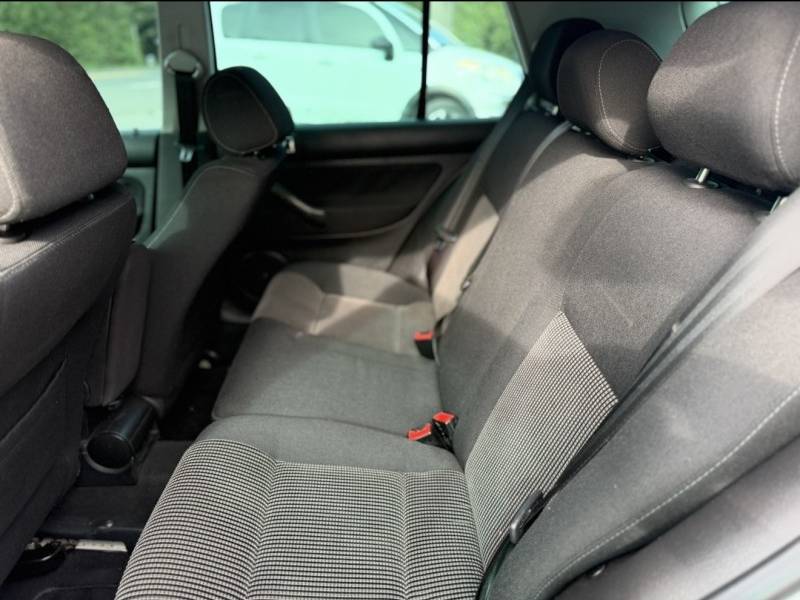 VOLKSWAGEN - GOLF - 2006/2006 - Prata - R$ 63.000,00