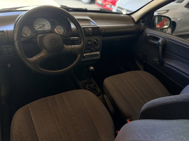 CHEVROLET - CORSA - 1999/2000 - Vermelha - R$ 16.800,00