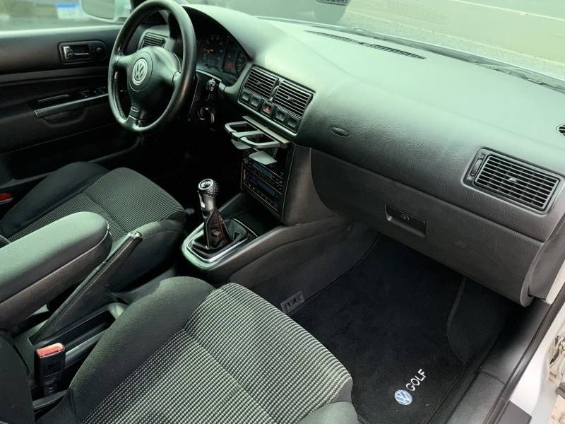 VOLKSWAGEN - GOLF - 2006/2006 - Prata - R$ 63.000,00