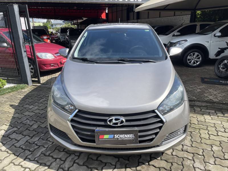 HYUNDAI - HB20 - 2015/2016 - Prata - R$ 51.000,00