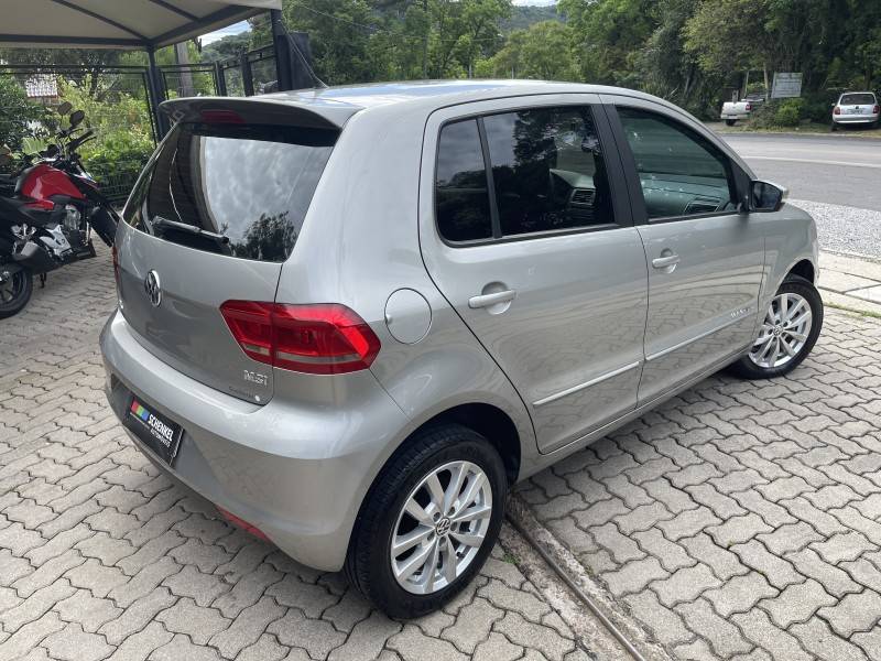 VOLKSWAGEN - FOX - 2014/2015 - Prata - R$ 48.900,00