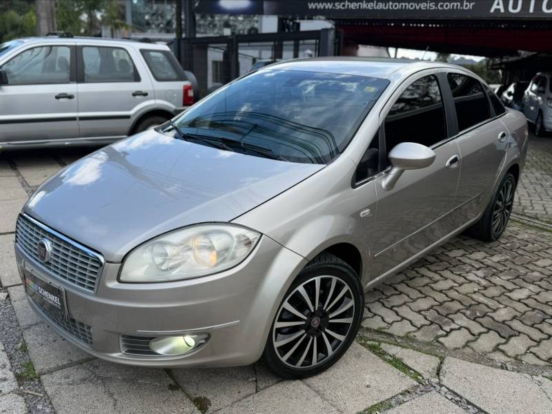 FIAT - LINEA - 2010/2011 - Bege - R$ 29.900,00