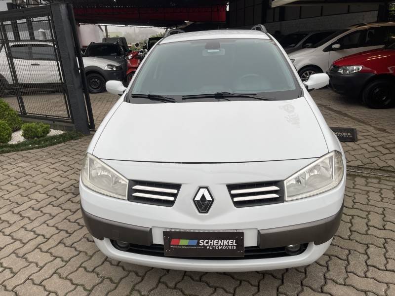 RENAULT - MÉGANE - 2012/2012 - Branca - R$ 36.900,00