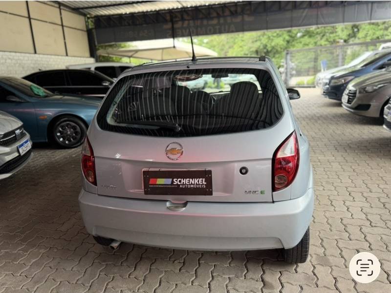 CHEVROLET - CELTA - 2010/2011 - Prata - R$ 25.900,00