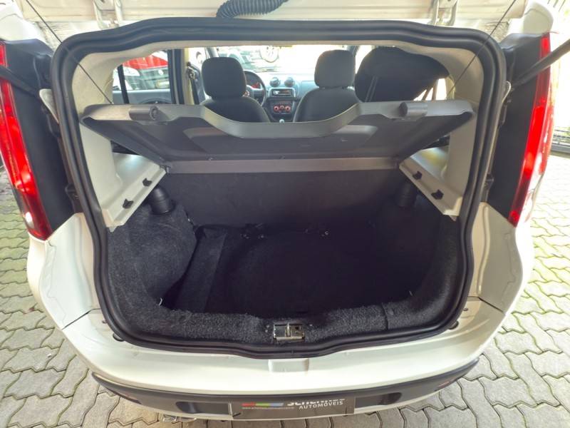 FIAT - UNO - 2012/2013 - Branca - R$ 43.900,00