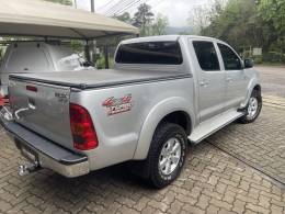 TOYOTA - HILUX - 2010/2010 - Prata - R$ 120.000,00