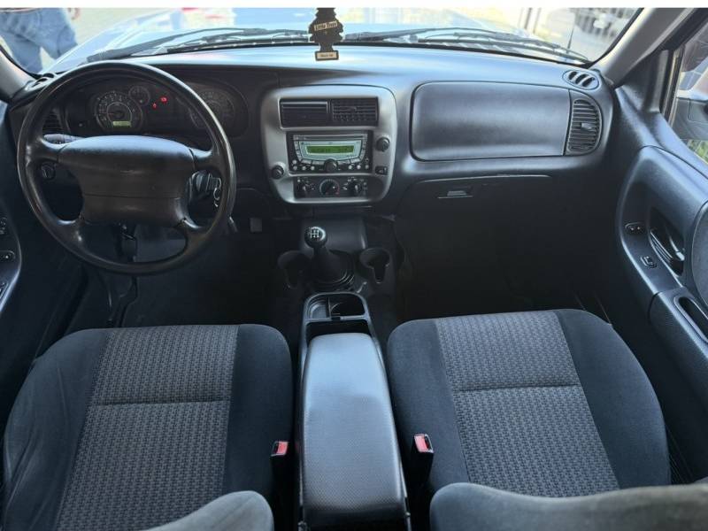 FORD - RANGER - 2010/2011 - Prata - R$ 65.000,00