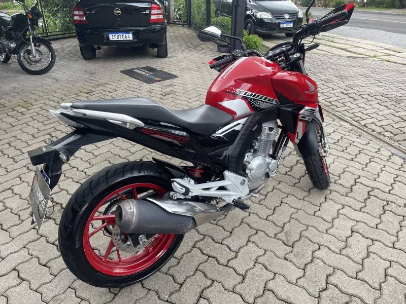 HONDA - CB 250F TWISTER - 2021/2021 - Vermelha - R$ 20.000,00