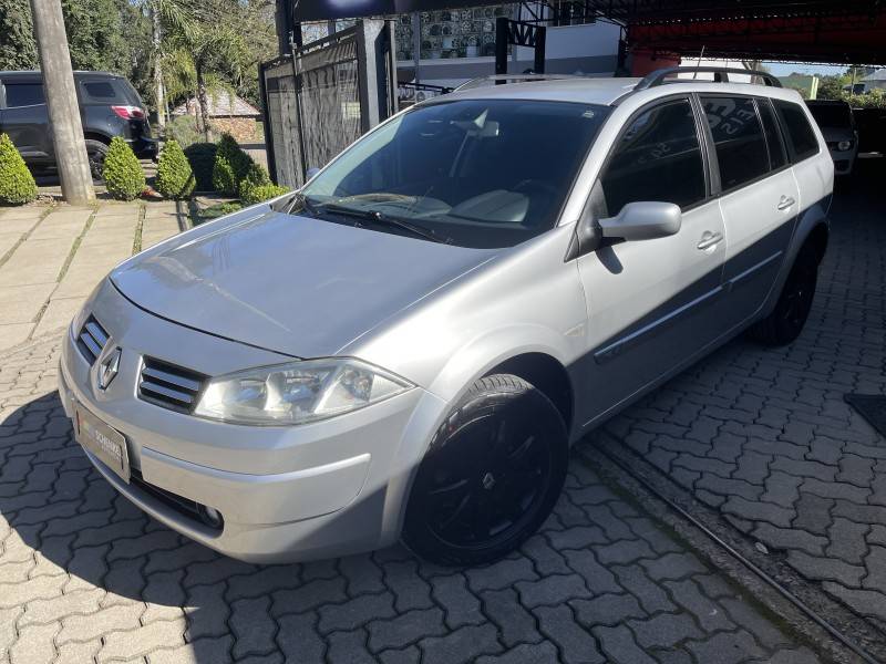 RENAULT - MÉGANE - 2011/2012 - Prata - R$ 36.900,00