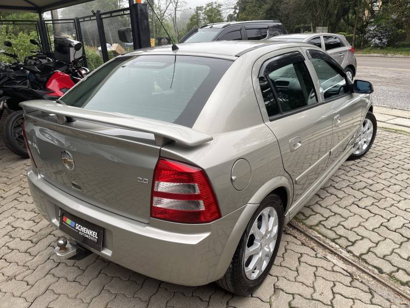 CHEVROLET - ASTRA - 2010/2011 - Bege - R$ 38.900,00