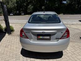 NISSAN - VERSA - 2012/2013 - Prata - R$ 41.900,00