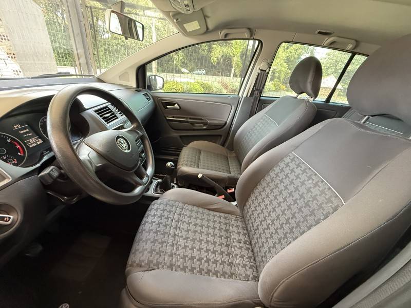 VOLKSWAGEN - SPACEFOX - 2015/2016 - Branca - R$ 57.000,00