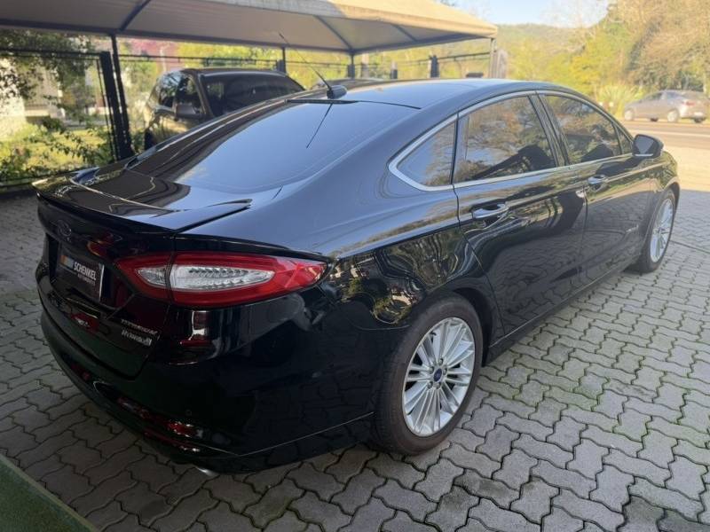 FORD - FUSION - 2016/2016 - Preta - R$ 88.000,00