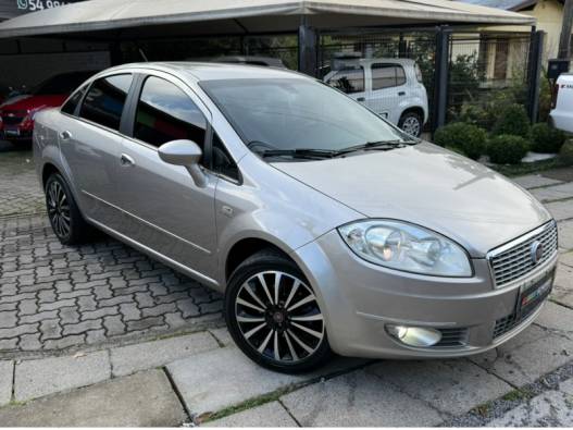 FIAT - LINEA - 2010/2011 - Bege - R$ 29.900,00