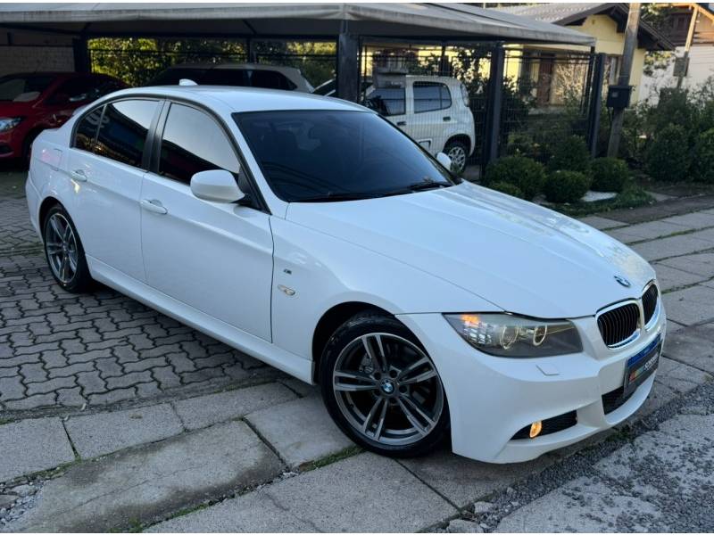 BMW - 318I - 2011/2012 - Branca - R$ 66.000,00