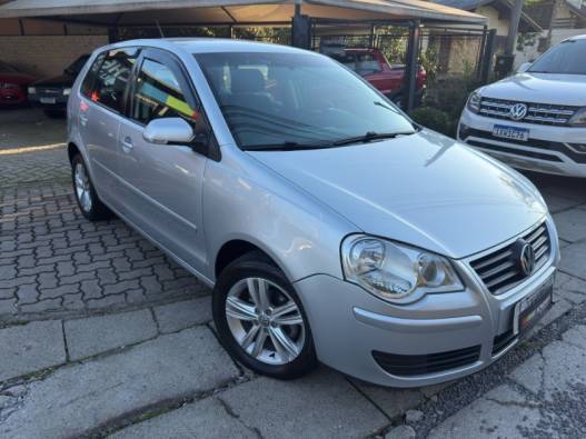 VOLKSWAGEN - POLO - 2010/2011 - Prata - R$ 40.800,00