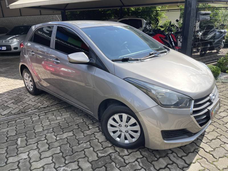 HYUNDAI - HB20 - 2015/2016 - Prata - R$ 51.000,00