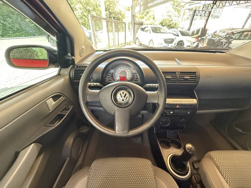 VOLKSWAGEN - FOX - 2007/2008 - Vermelha - R$ 31.900,00