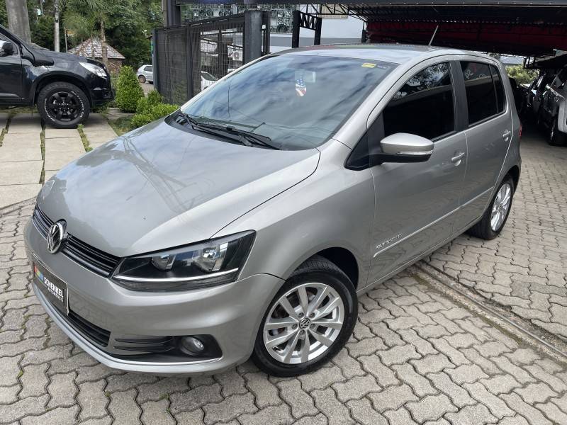 VOLKSWAGEN - FOX - 2014/2015 - Prata - R$ 48.900,00