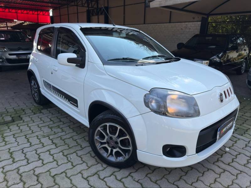 FIAT - UNO - 2012/2013 - Branca - R$ 43.900,00