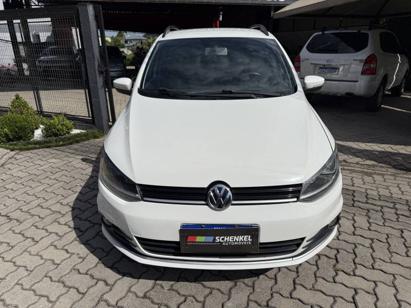 VOLKSWAGEN - SPACEFOX - 2015/2016 - Branca - R$ 57.000,00