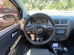 VOLKSWAGEN - FOX - 2013/2014 - Prata - R$ 45.900,00