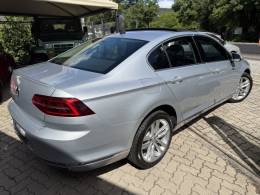VOLKSWAGEN - PASSAT - 2018/2018 - Prata - R$ 136.000,00