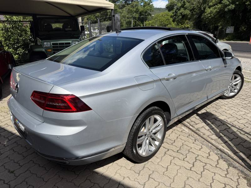 VOLKSWAGEN - PASSAT - 2018/2018 - Prata - R$ 136.000,00