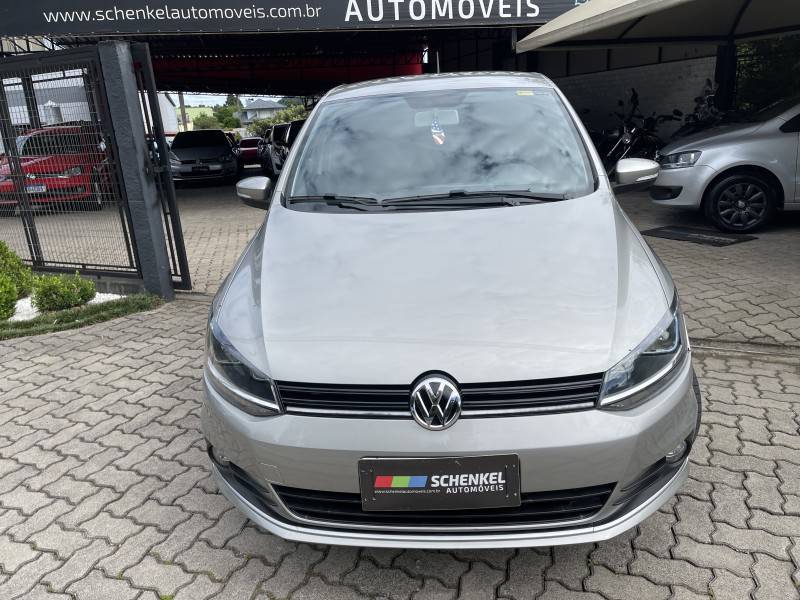 VOLKSWAGEN - FOX - 2014/2015 - Prata - R$ 48.900,00