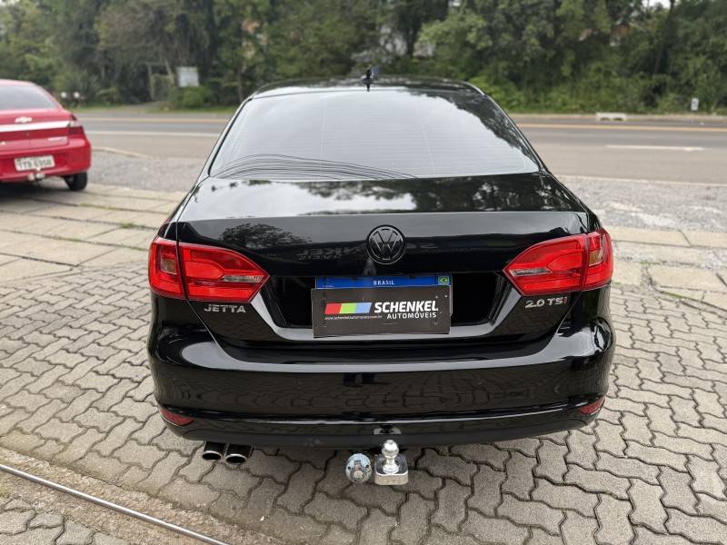 VOLKSWAGEN - JETTA - 2010/2011 - Preta - R$ 63.900,00