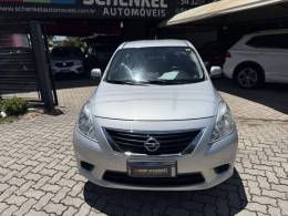NISSAN - VERSA - 2012/2013 - Prata - R$ 41.900,00