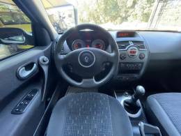 RENAULT - MÉGANE - 2011/2012 - Prata - R$ 36.900,00