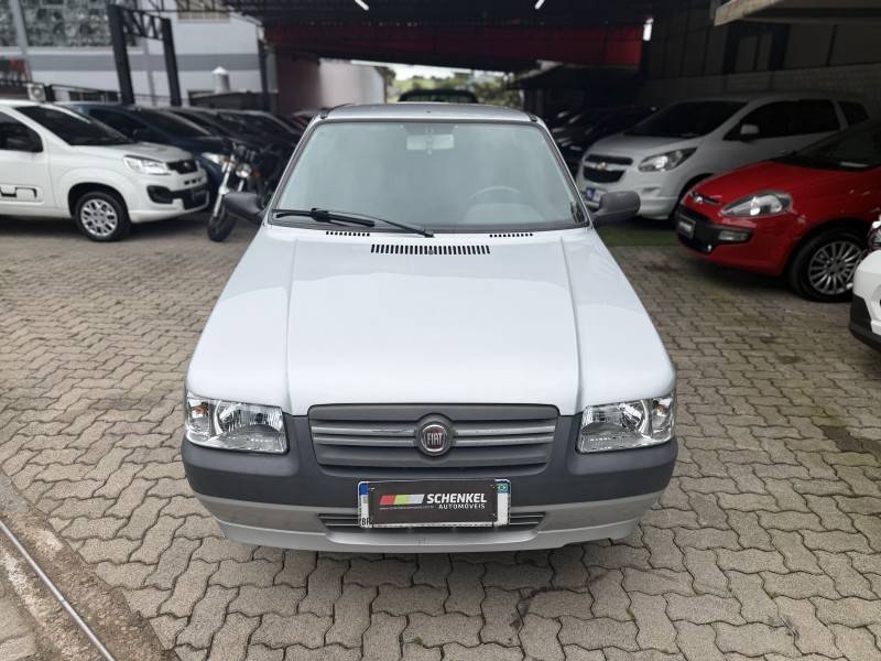 FIAT - UNO - 2011/2012 - Prata - R$ 24.000,00