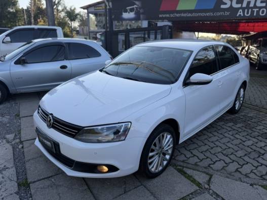 VOLKSWAGEN - JETTA - 2011/2012 - Branca - R$ 65.000,00