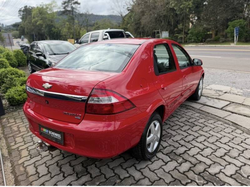 CHEVROLET - PRISMA - 2011/2012 - Vermelha - R$ 34.990,00