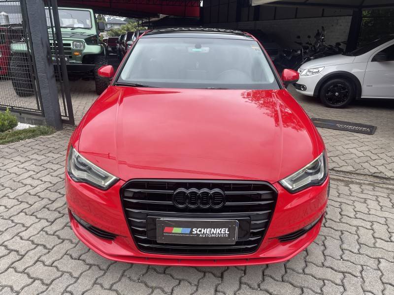 AUDI - A3 - 2015/2016 - Vermelha - R$ 120.000,00