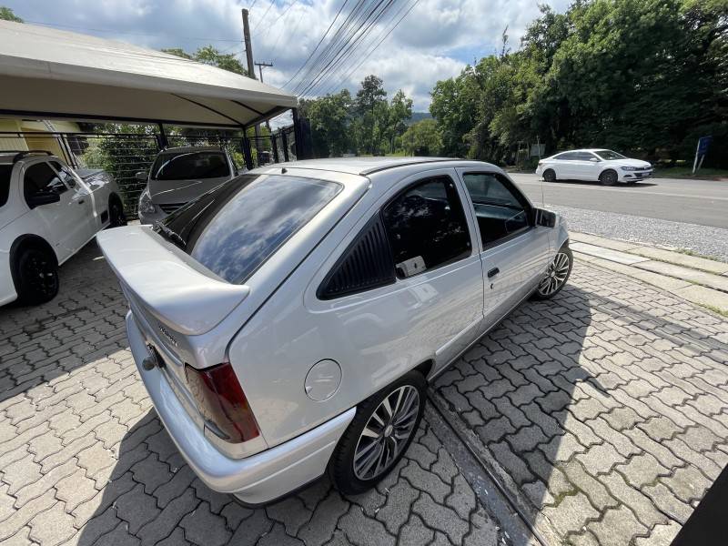 CHEVROLET - KADETT - 1998/1998 - Prata - R$ 49.000,00