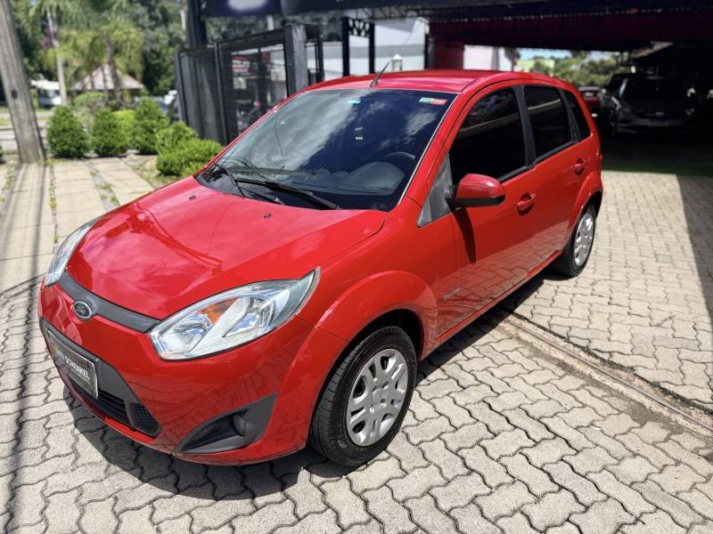 FORD - FIESTA - 2012/2013 - Vermelha - R$ 37.000,00