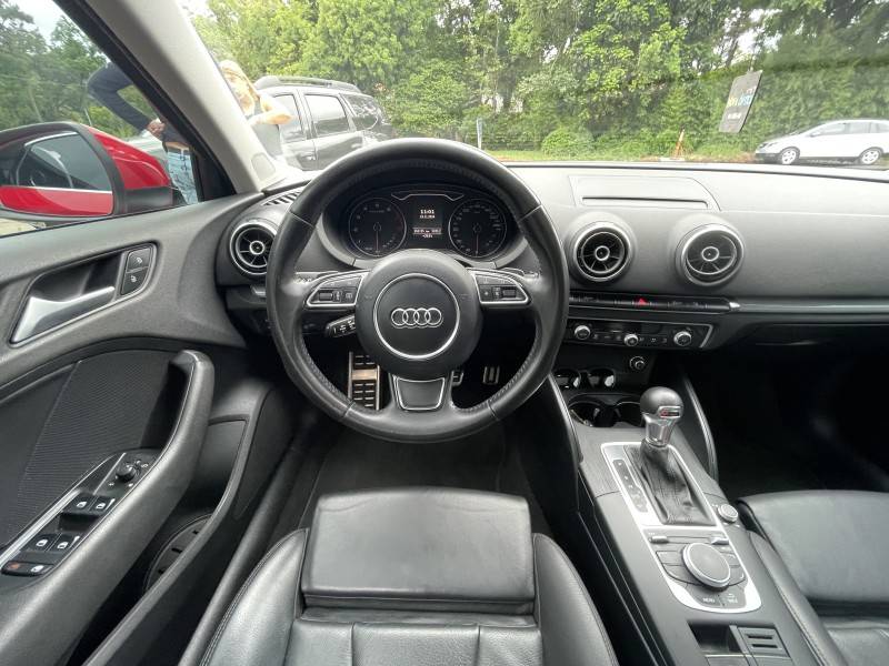 AUDI - A3 - 2015/2016 - Vermelha - R$ 120.000,00