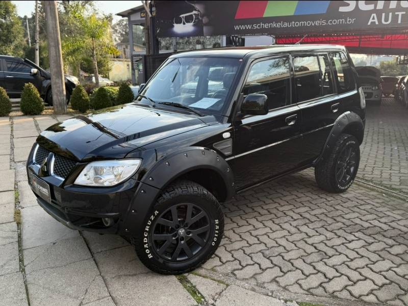 MITSUBISHI - PAJERO TR4 - 2013/2014 - Preta - R$ 61.000,00