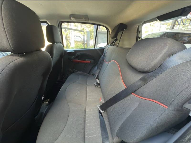 FIAT - UNO - 2012/2013 - Branca - R$ 43.900,00