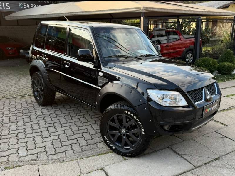 MITSUBISHI - PAJERO TR4 - 2013/2014 - Preta - R$ 61.000,00