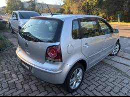 VOLKSWAGEN - POLO - 2010/2011 - Prata - R$ 40.800,00