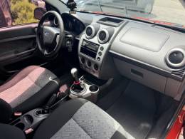 FORD - FIESTA - 2012/2013 - Vermelha - R$ 37.000,00