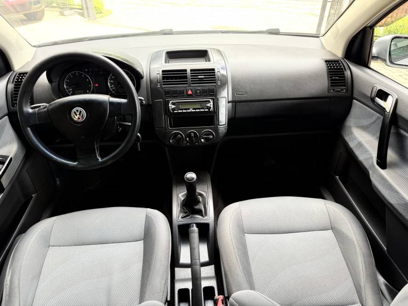 VOLKSWAGEN - POLO - 2010/2011 - Prata - R$ 39.900,00