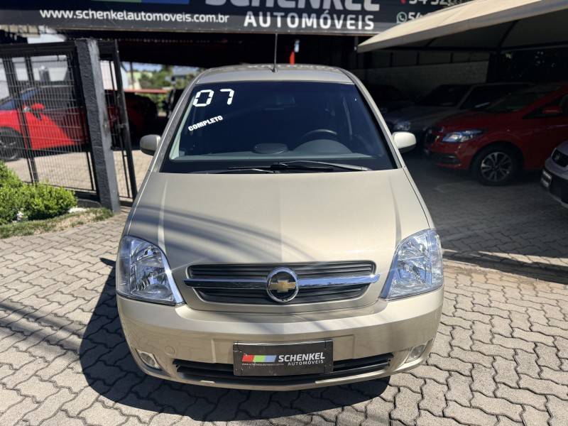 CHEVROLET - MERIVA - 2006/2007 - Bege - R$ 35.000,00